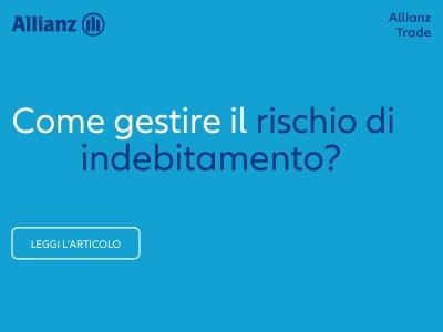 Un imprenditore lavora al computer nel suo ufficio