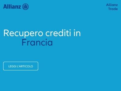 Un tecnico in un magazzino è al telefono con un collega