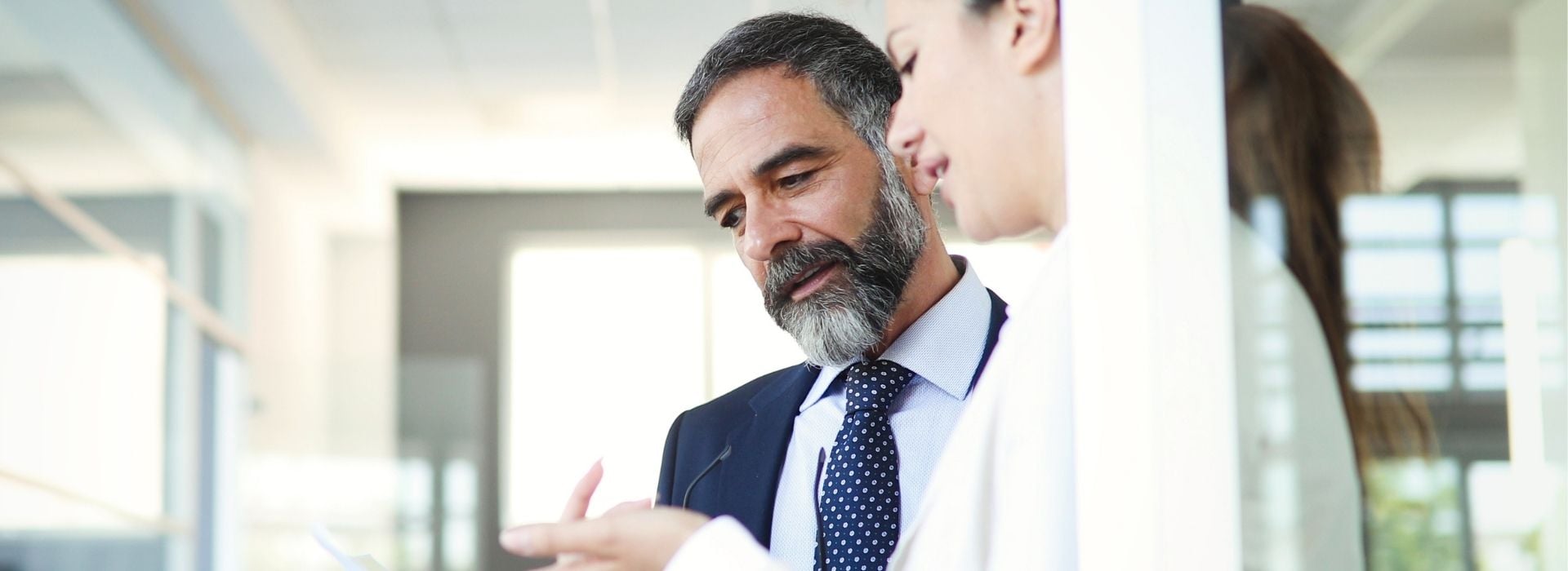 Due colleghi si confrontano sulle misure fiscali in atto