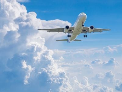 Aereo di linea in volo