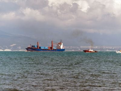 Navi cargo sullo stretto di Hormuz