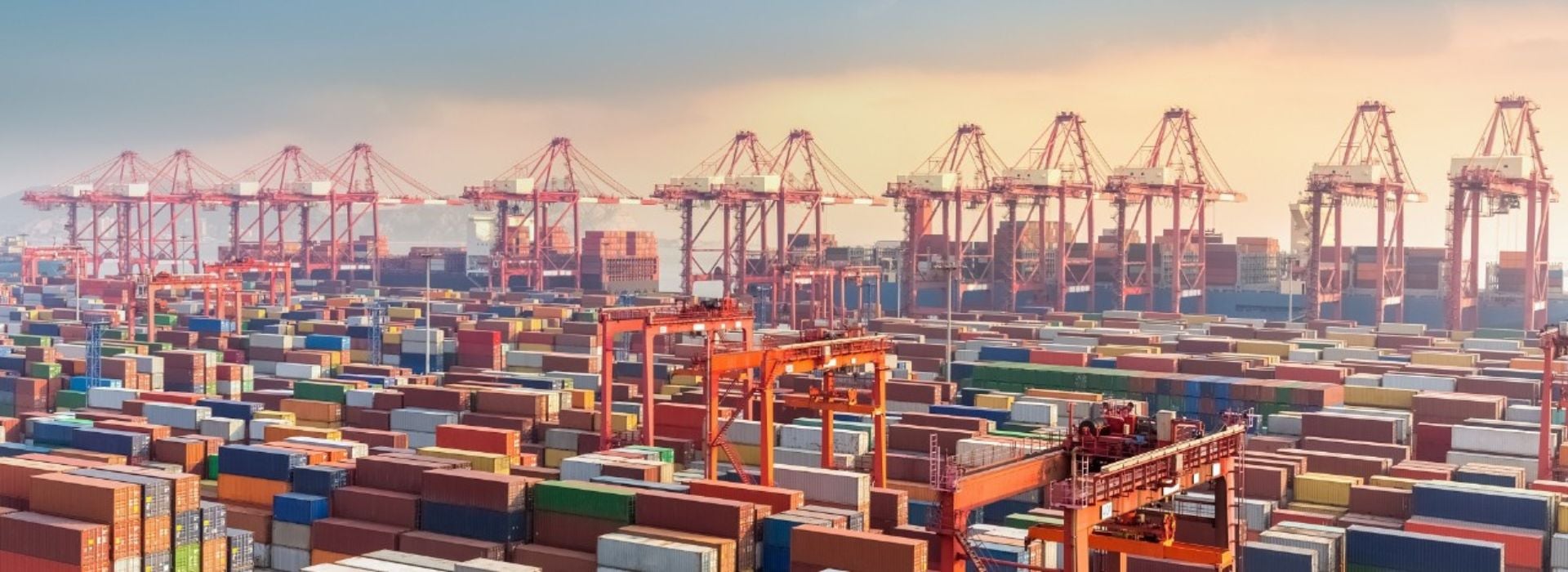 Grande deposito di container