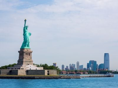 Vista panoramica della Statua della Libertà a New York