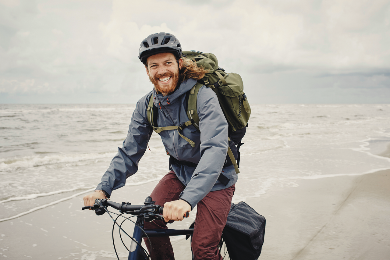 people-talking-on-a-construction-site