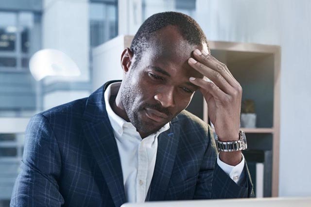 Man in fornt of laptop
