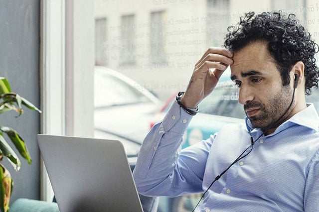 Man in fornt of laptop