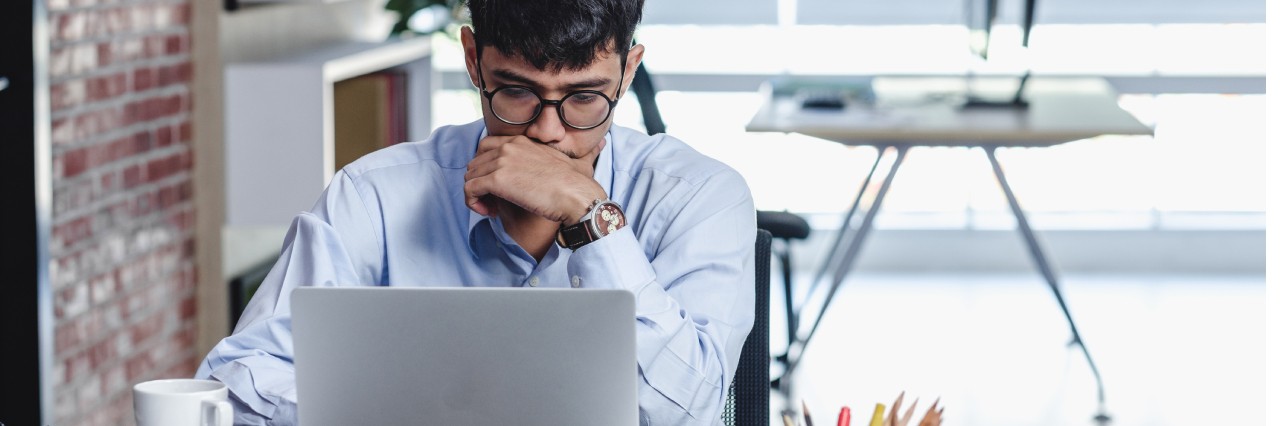 manager analyzing financial kpis