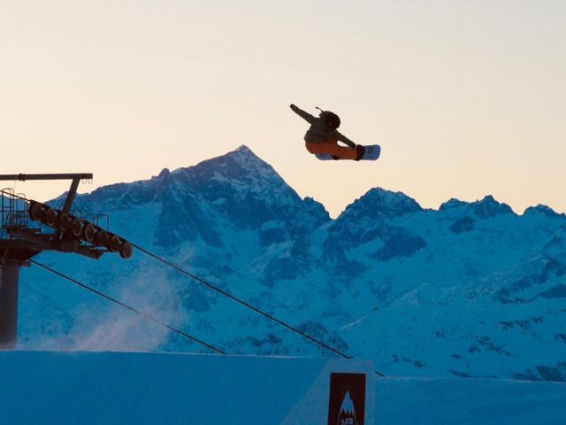 Lisa Francesia-Boirai doing snowboard training