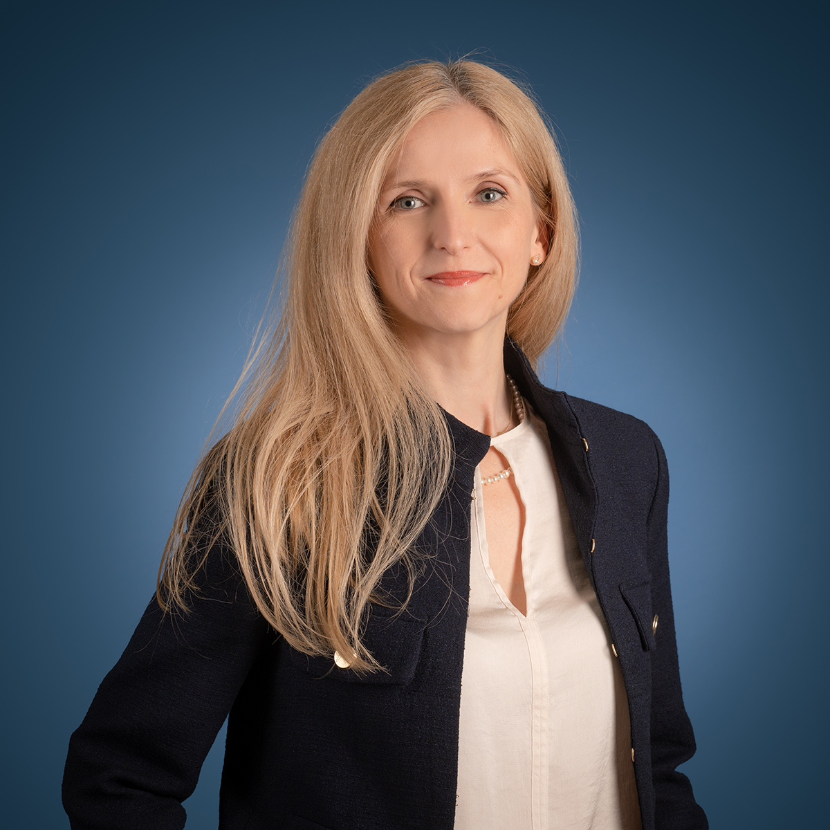 Cristina Olteanu headshot