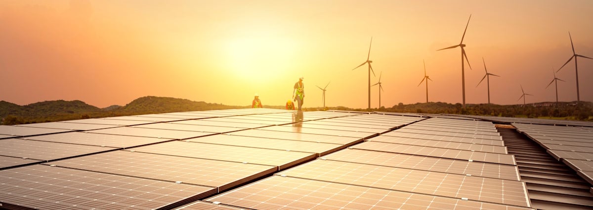 Photovoltaic and wind turbine power plant