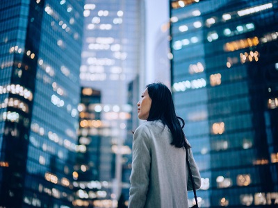 Un'imprenditrice nel distretto finanziario della città