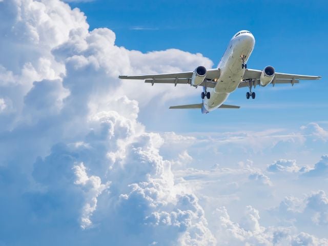 Aereo di linea in volo