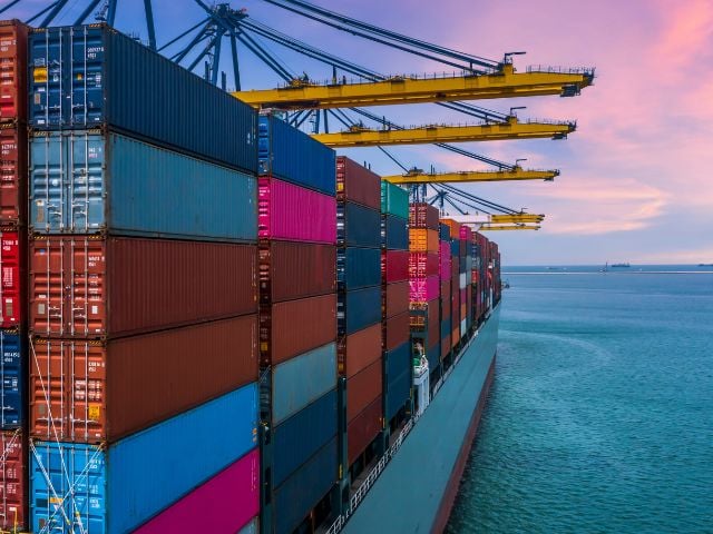 Nave cargo in navigazione