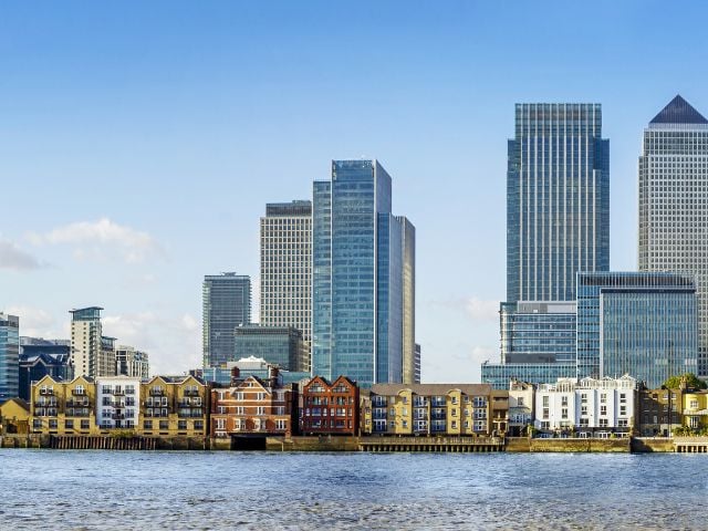 Distretto finanziario a Londra visto dal Tamigi