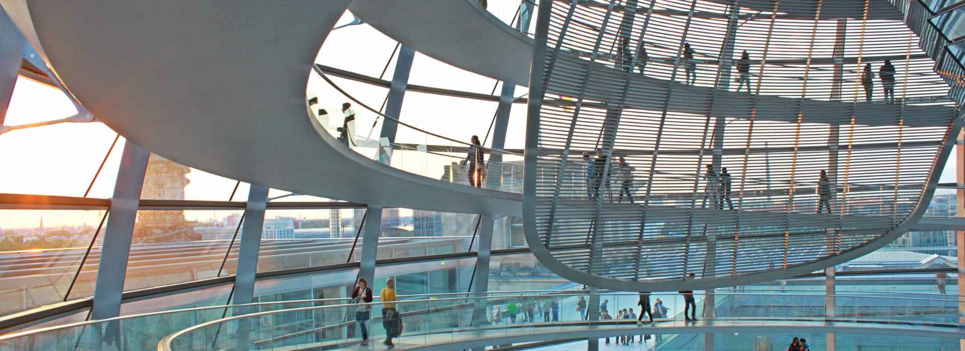 Interno della cupola del Palazzo del Reichstag