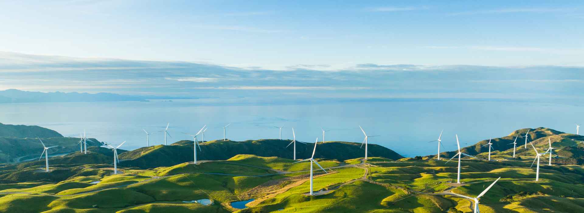 Collina con pale eoliche