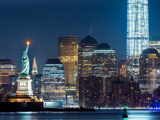 Vista di New York di sera, negli Stati Uniti