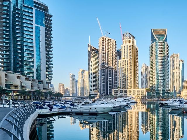 Porto di una città degli Emirati Arabi Uniti