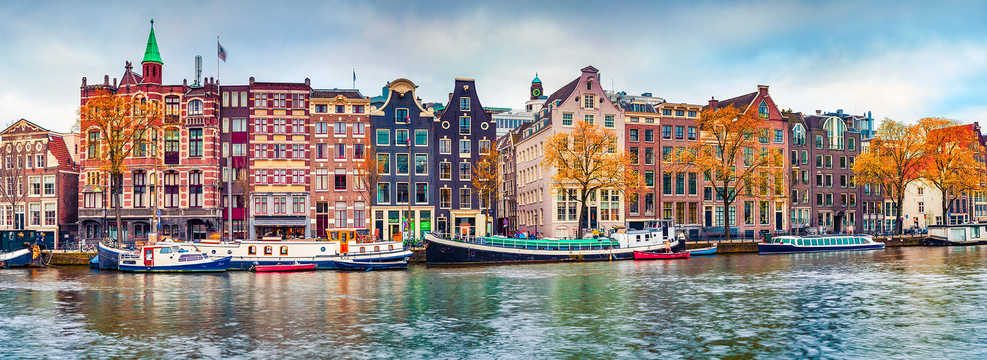 Vista di Amsterdam in pieno giorno, nei Paesi Bassi
