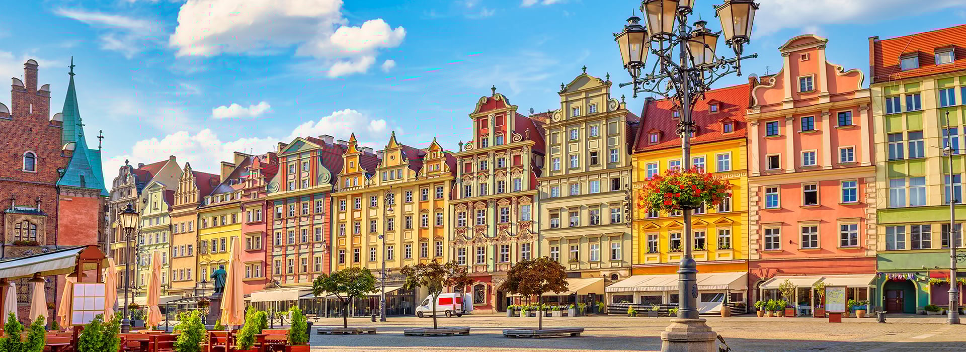 Vista degli edifici colorati al centro della città in Polonia