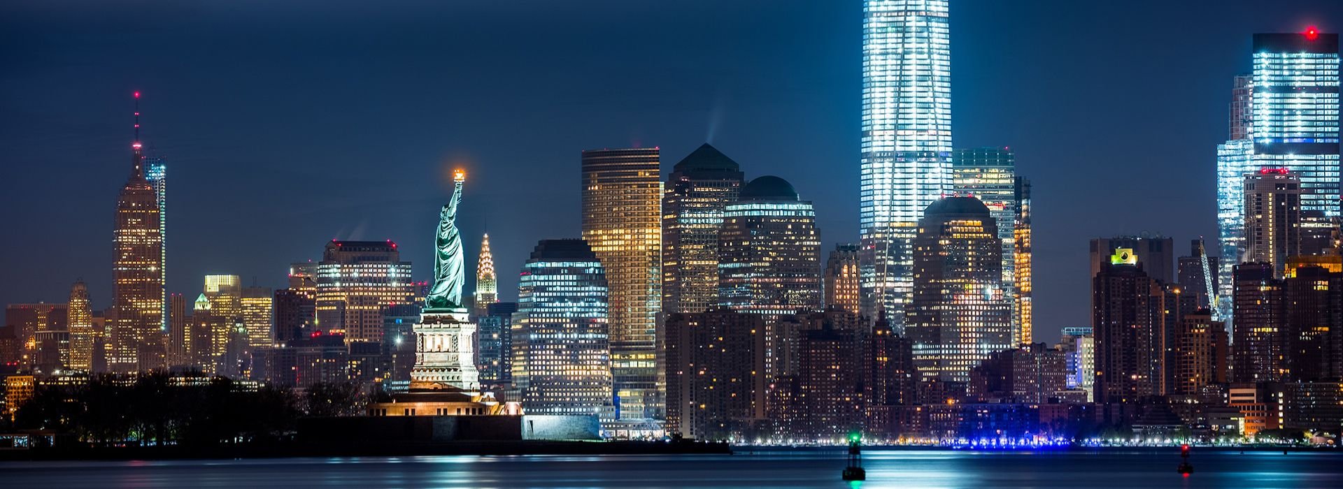 Vista di New York di sera, negli Stati Uniti