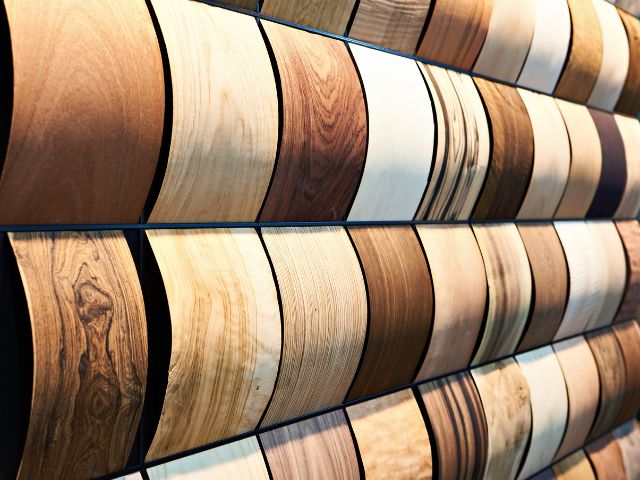 Campioni di parquet in diverse tonalità e finiture