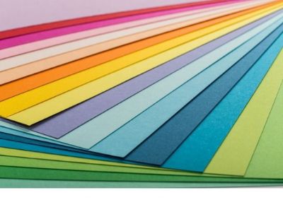 Ventaglio di fogli di cartoncino di vari colori