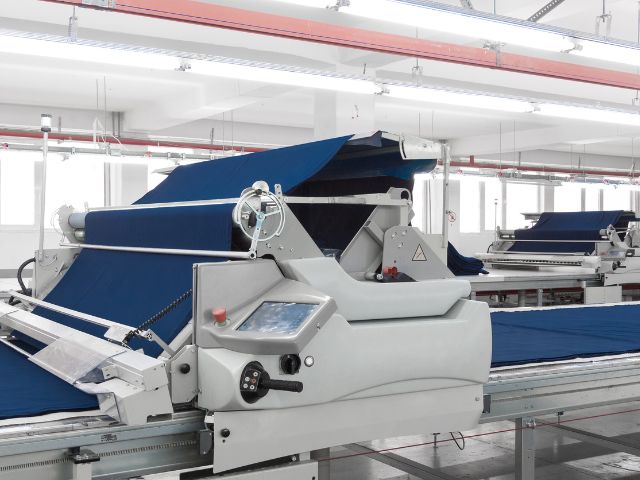 macchinari in una fabbrica tessile