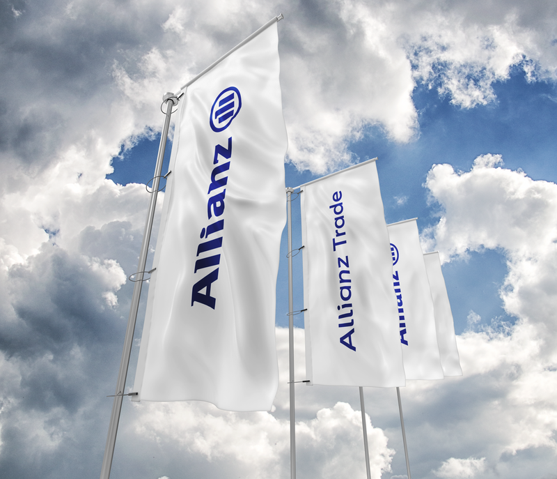 Białe flagi z logo Allianz i tekstem handlowym