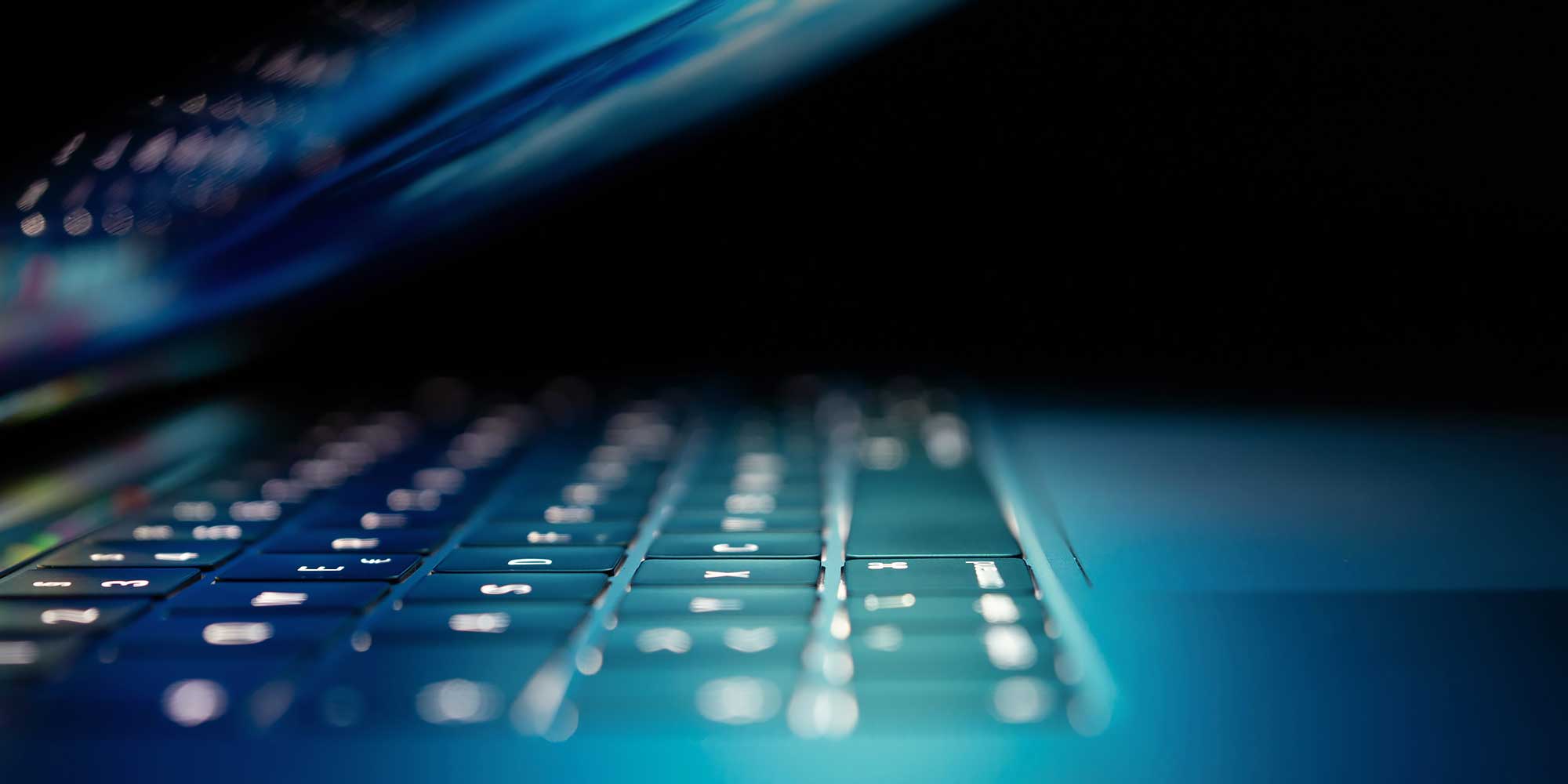 Klawiatura laptopa w bliżeniu