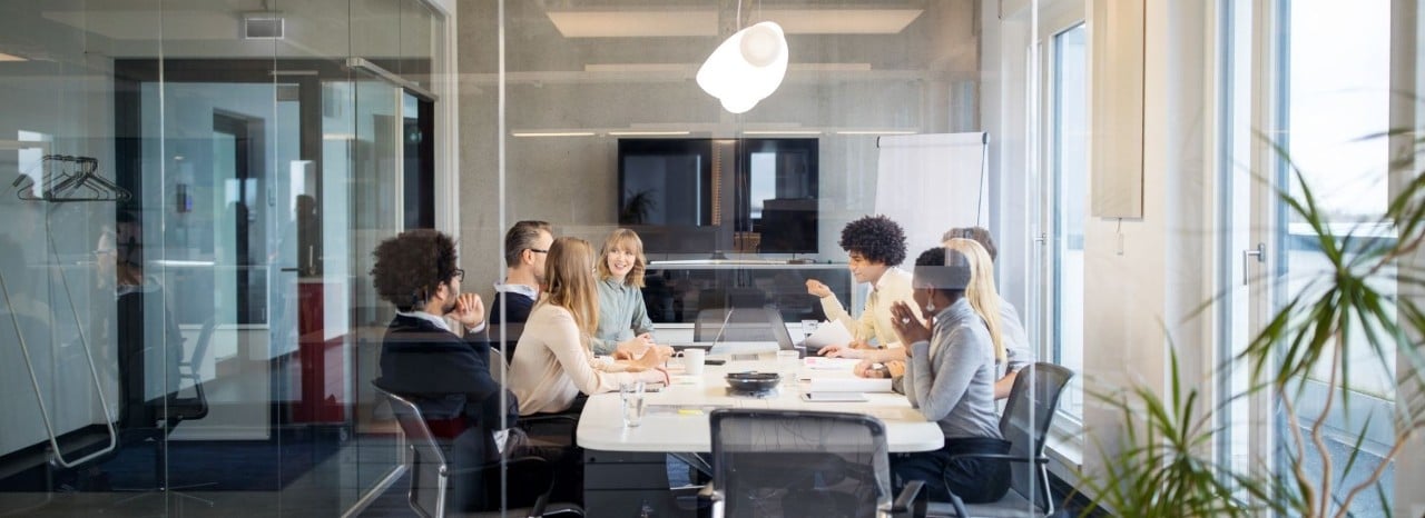Trabalhadores a falarem 