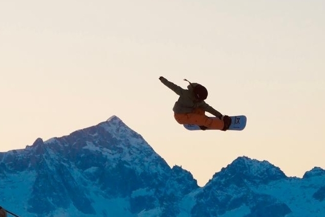 Lisa Francesia-Boirai treina snowboard