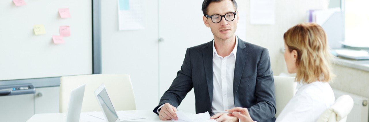 一男一女在说话